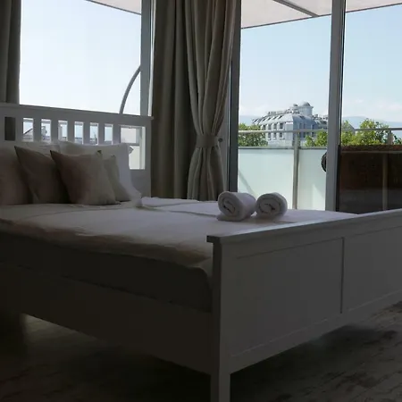 Charmful New Flat With Hill View Διαμέρισμα