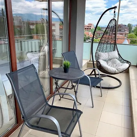 Διαμέρισμα Charmful New Flat With Hill View